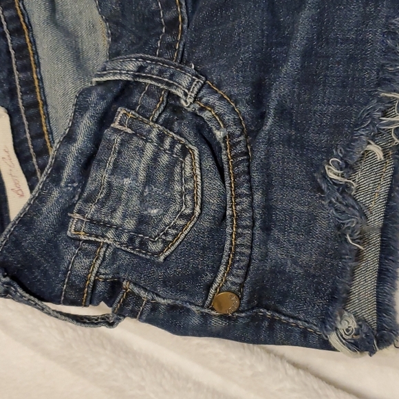 Decree SZ 5 Micro Distressed Cut-off Denim Shorts - Picture 4 of 8